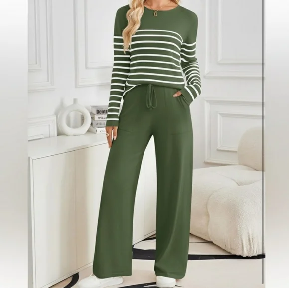 Sweater set and pants - Picture 4 of 9